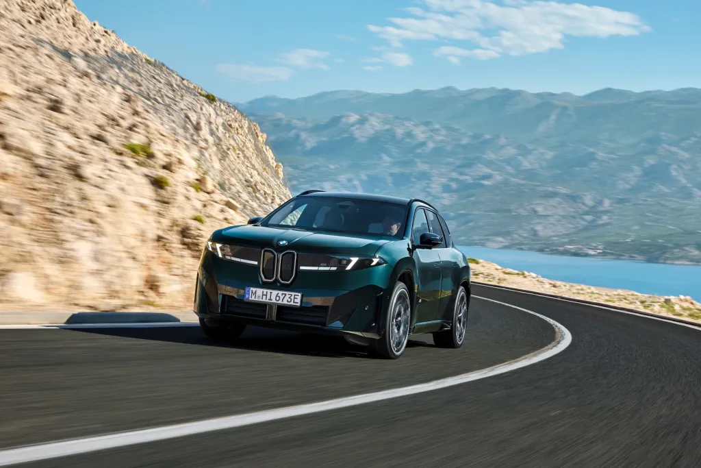 BMW iX3 M60 xDrive представлен: 3,9 секунды до 100 км/ч и до 754 км по WLTP — фото 16