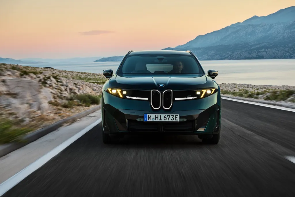 BMW iX3 M60 xDrive представлен: 3,9 секунды до 100 км/ч и до 754 км по WLTP — фото 20