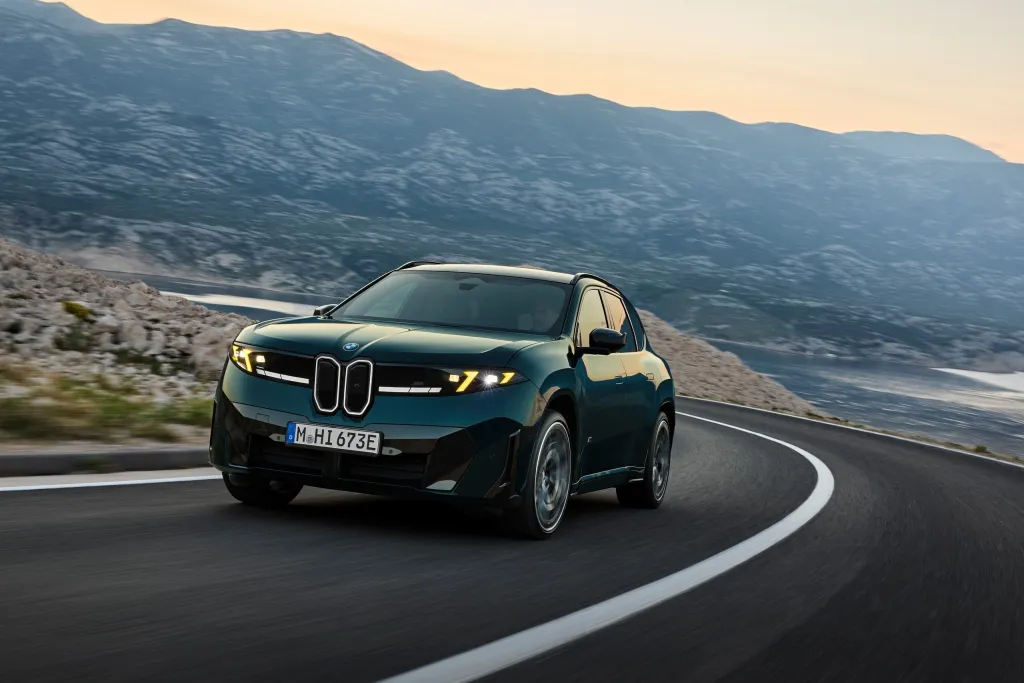 BMW iX3 M60 xDrive представлен: 3,9 секунды до 100 км/ч и до 754 км по WLTP — фото 21