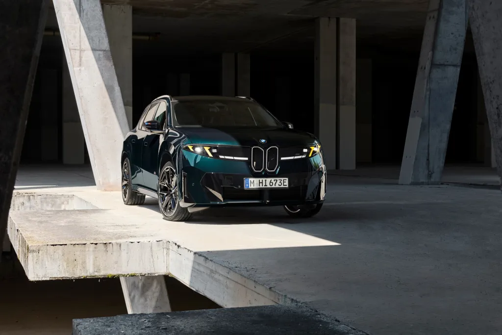 BMW iX3 M60 xDrive представлен: 3,9 секунды до 100 км/ч и до 754 км по WLTP — фото 26