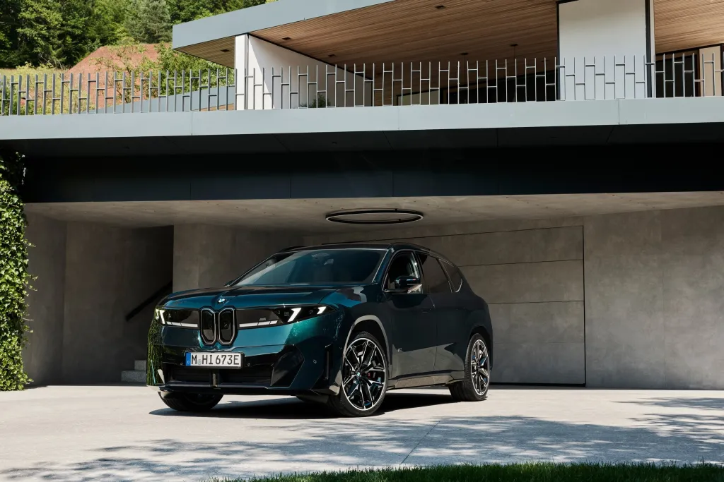 BMW iX3 M60 xDrive представлен: 3,9 секунды до 100 км/ч и до 754 км по WLTP — фото 29