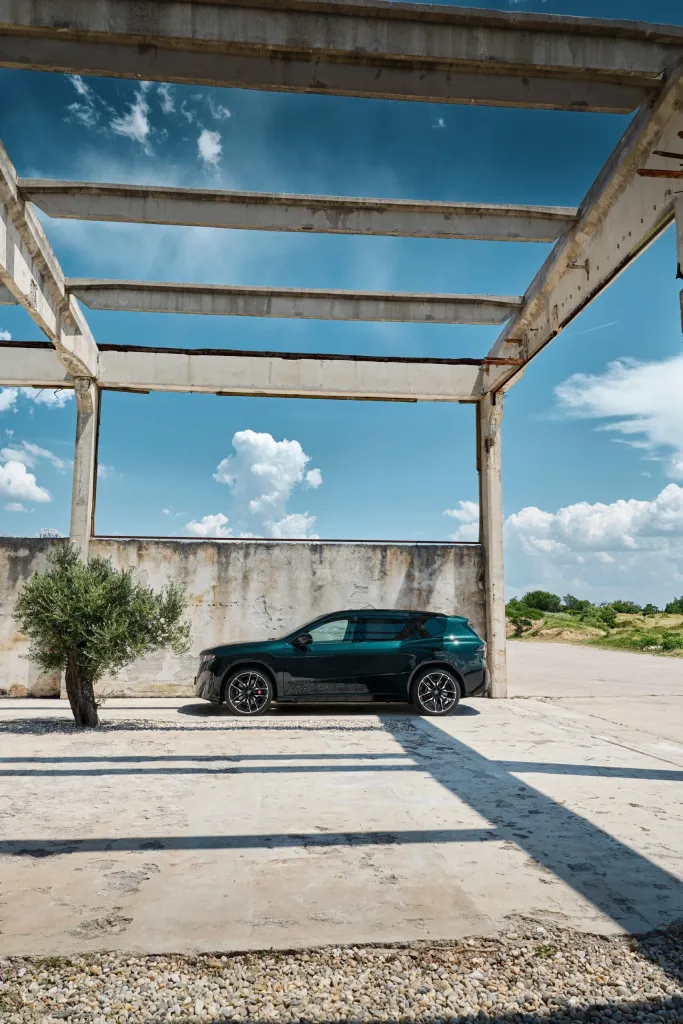 BMW iX3 M60 xDrive представлен: 3,9 секунды до 100 км/ч и до 754 км по WLTP — фото 36