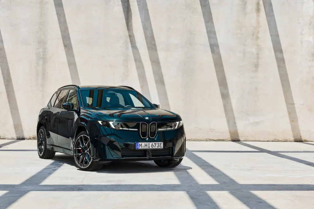 BMW iX3 M60 xDrive представлен: 3,9 секунды до 100 км/ч и до 754 км по WLTP — фото 39