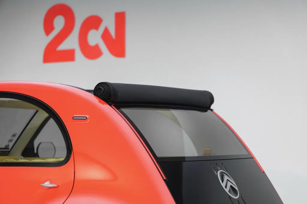 Citroën 2CV Concept показали в Париже: электромобиль с ориентиром 15 000 евро — фото 13