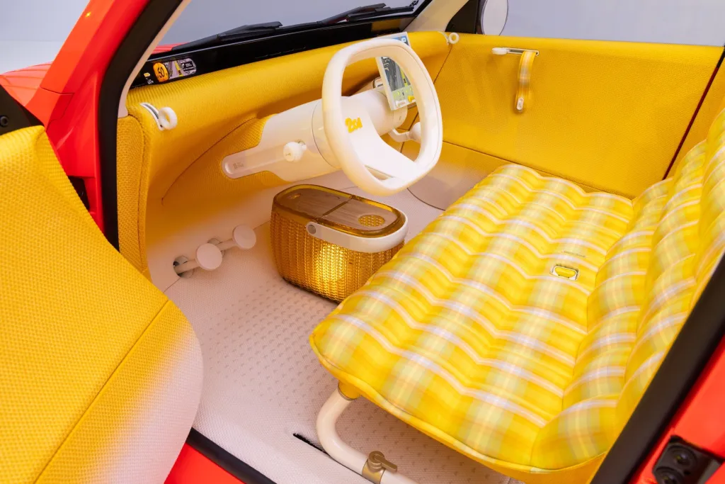 Citroën 2CV Concept показали в Париже: электромобиль с ориентиром 15 000 евро — фото 23