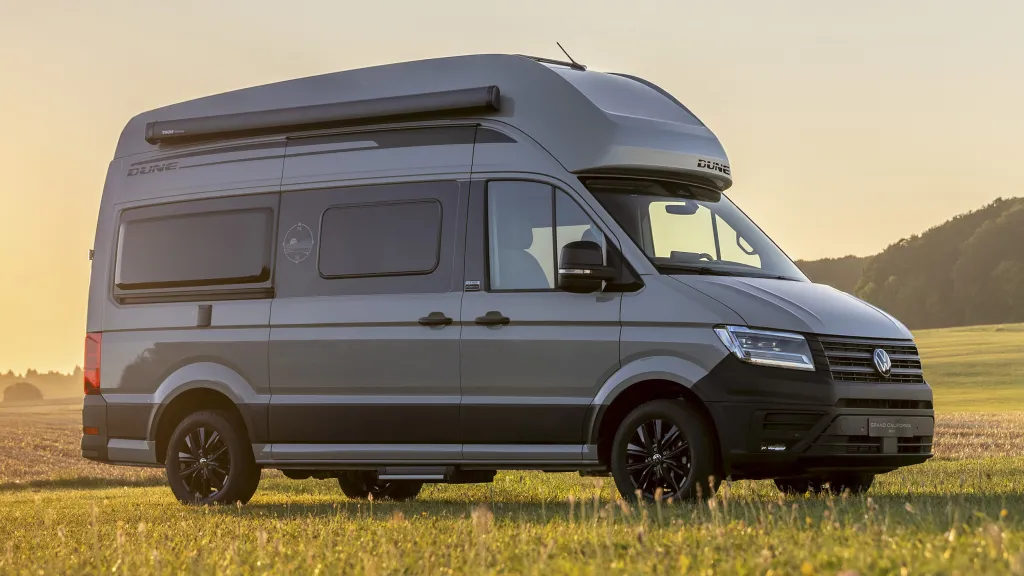 Volkswagen Grand California 2027 подешевел в Британии и получил версию Dune — фото 16