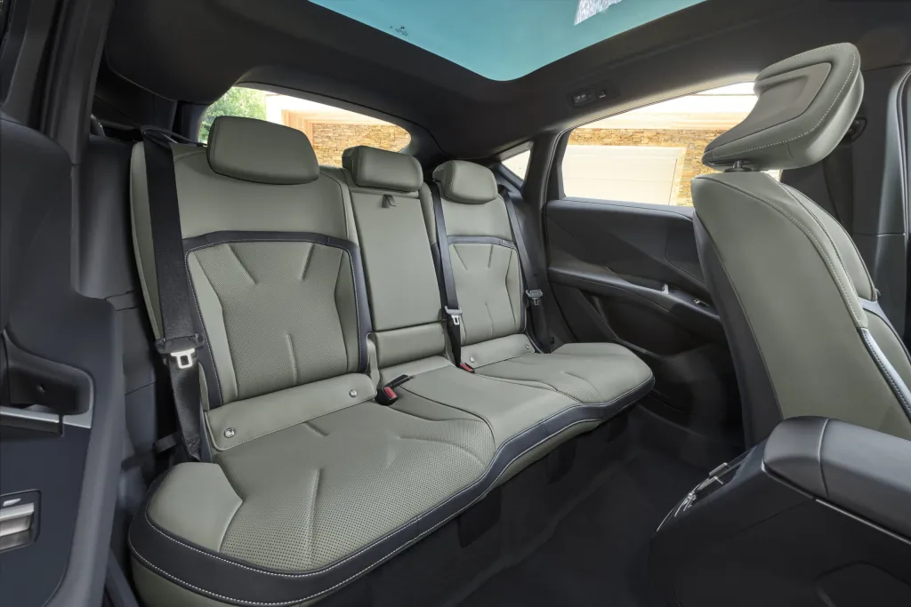 Новый BMW iX4: электрический кроссовер с покатой крышей и зарядкой до 400 кВт — фото 2