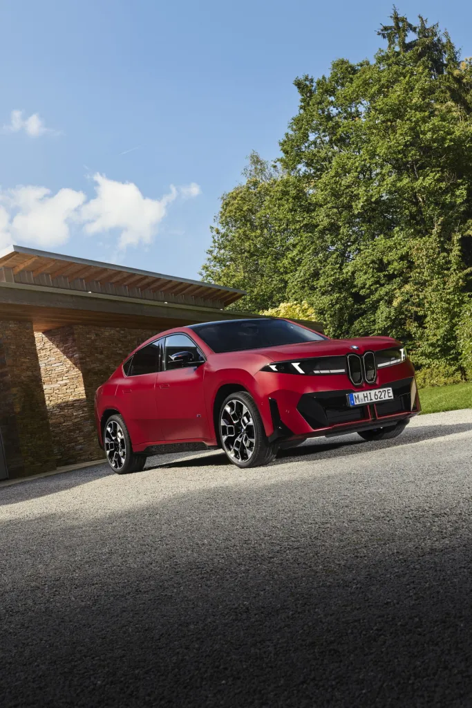 Новый BMW iX4: электрический кроссовер с покатой крышей и зарядкой до 400 кВт — фото 10