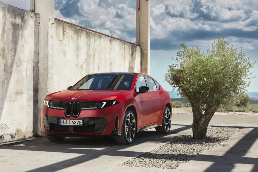 Новый BMW iX4: электрический кроссовер с покатой крышей и зарядкой до 400 кВт — фото 13