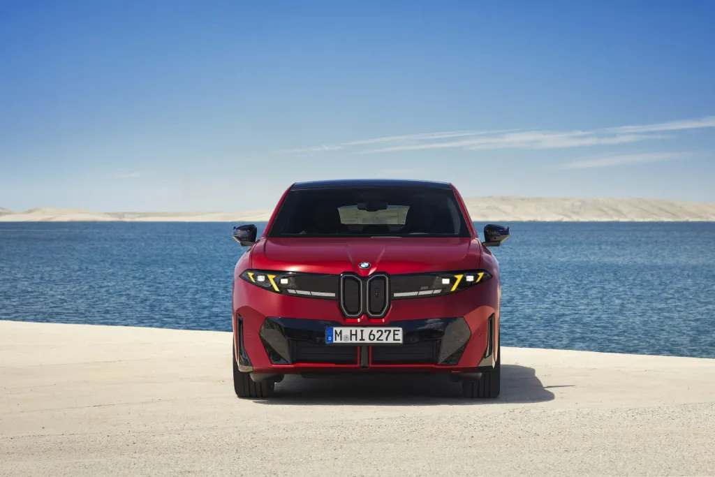 Новый BMW iX4: электрический кроссовер с покатой крышей и зарядкой до 400 кВт — фото 16
