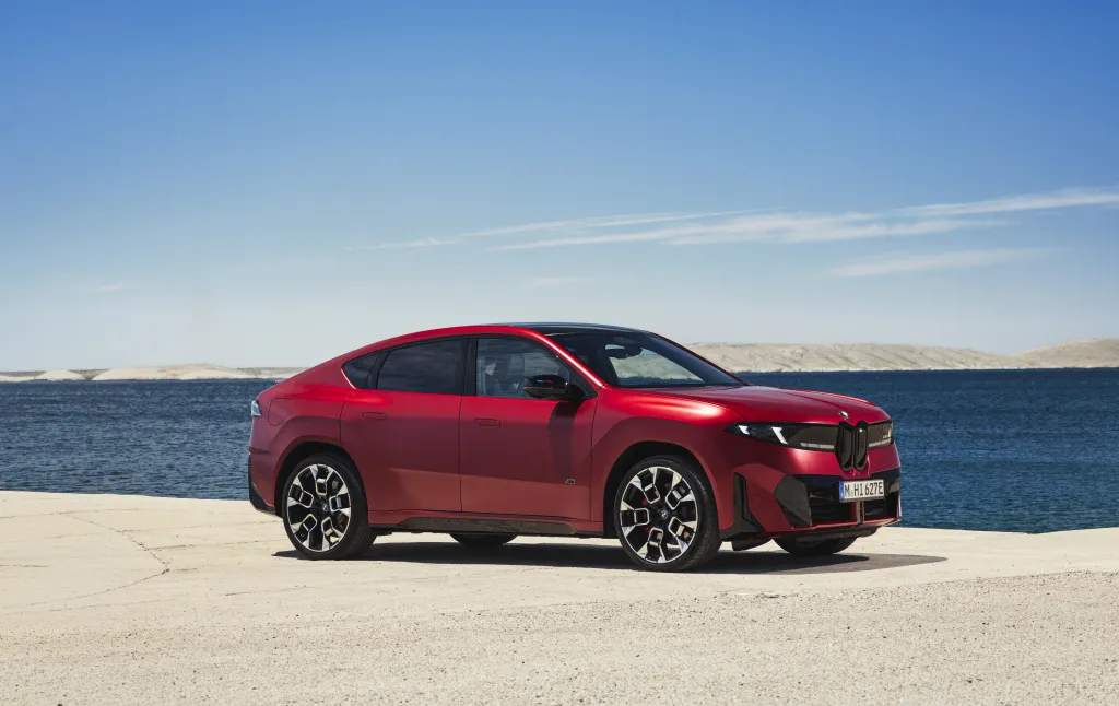 Новый BMW iX4: электрический кроссовер с покатой крышей и зарядкой до 400 кВт — фото 22